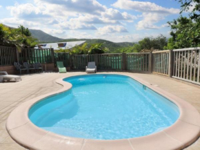Appartement spacieux à Bouillante avec piscine partagée
